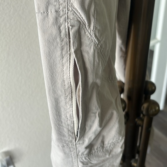 Kuhl Women’s Legendary Pants 6 Short - Picture 4 of 5